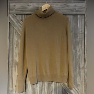 Everlane 100% cashmere turtleneck soft sweater in a camel colour